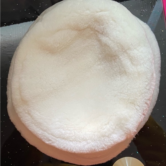 Winter white bucket hat - Picture 2 of 6